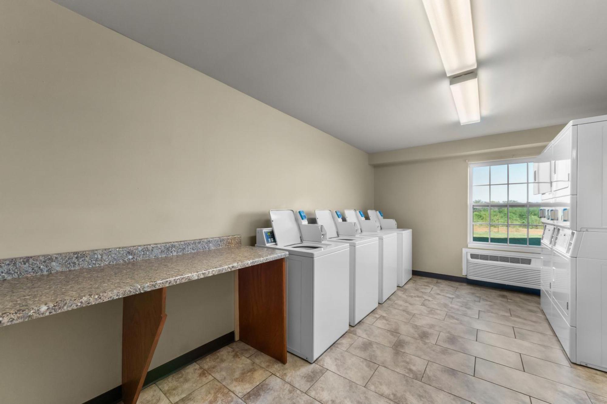 Risewell Kitchen Suites Pleasanton Eksteriør billede
